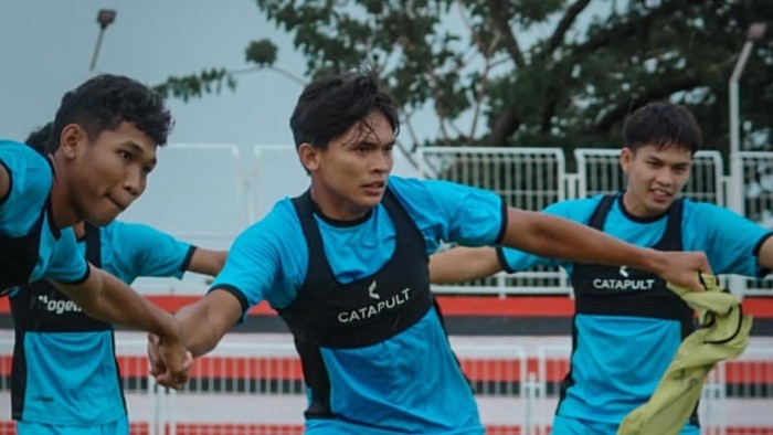 Para pemain PSIS menjalani sesi latihan fi Stadion Gelora Kie Raha, Ternate, Kamis (15/5/2025).