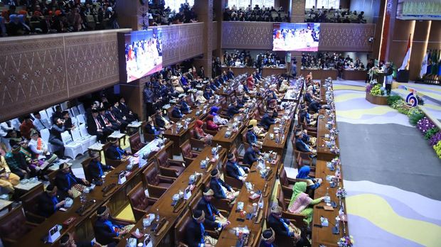 Para tamu undangan dan anggota DPRD Sumsel menghadiri HUT Sumsel ke-79