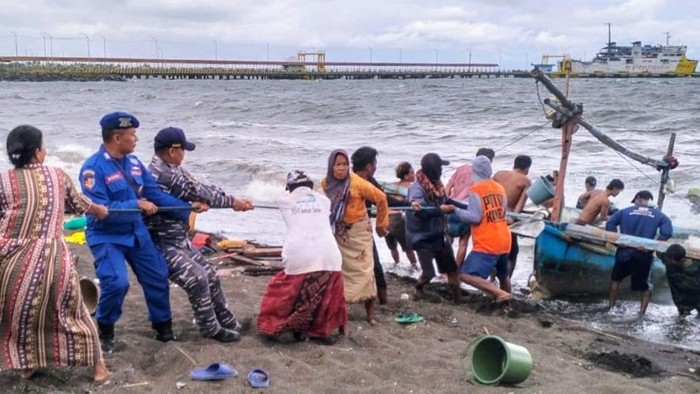 Patroli gabungan di Situbondo.