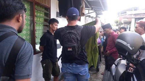 Pemulung di Kota Mataram ditangkap Satresnarkoba Polresta Mataram saat menunggu pembeli sabu-sabu di depan rumahnya. (Foto: Dok. istimewa)