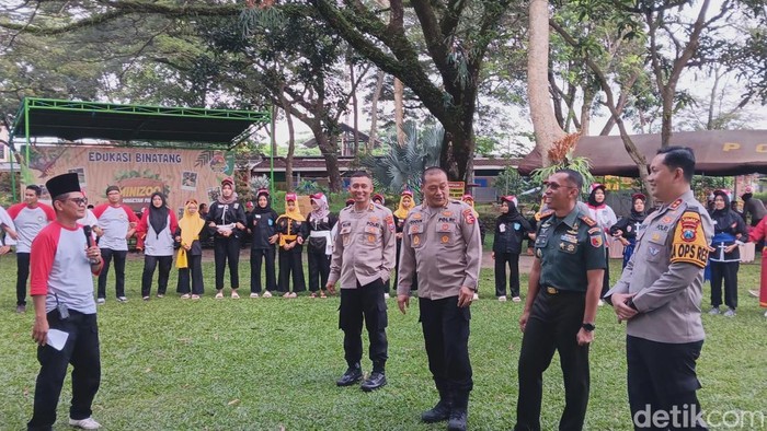 Polisi-TNI Magetan saat mengumpulkan perguruan silat
