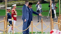 Diketahui, PM Albanese telah tiba di Indonesia pada Rabu (14/5) sekitar pukul 18.30 WIB melalui Lanud Halim Perdanakusuma. Ketibaan PM Albanese disambut Menlu Sugiono dan sejumlah menteri lain.