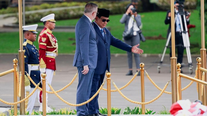 Presiden Prabowo Subianto menerima kunjungan Perdana Menteri (PM) Australia Anthony Albanese di Istana Merdeka, Jakarta. Kunjungan ini merupakan yang perdana bagi Albanese usai dilantik menjadi PM Australia pada 13 Mei lalu.