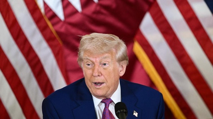 Presiden AS Donald Trump saat berkunjung ke Doha, Qatar US President Donald Trump attends a breakfast with business leaders in Doha on May 15, 2025. (Photo by Brendan SMIALOWSKI / AFP)