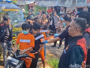 Rekonstruksi Kasus Robert yang Tewas Overdosis, Ibu Korban Protes