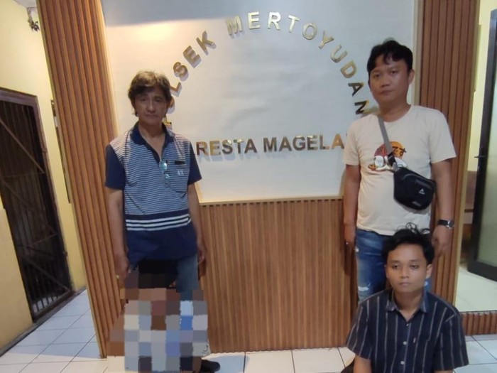 Polisi saat mengamankan 2 pelaku tawuran di Mertoyudan, Magelang. Foto diunggah Kamis (15/5/2025).