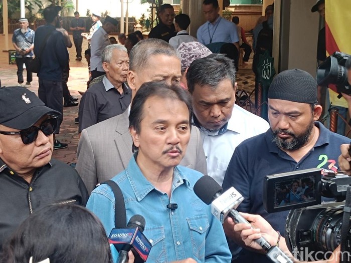 Roy Suryo telah diperiksa di Polda Metro Jaya terkait tudingan ijazah palsu Jokowi. Dalam pemeriksaan itu, Roy Suryo mengaku ditanya siak riwayat hidupnya. (Rizky AM/detikcom)