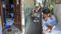 Warga berjalan di kawasan padat penduduk di Menteng, Jakarta, Kamis (15/5). Pemerintah pusat dan daerah terus menggalakkan program peningkatan kualitas rumah melalui perbaikan, relokasi, hingga pembangunan rumah susun bagi masyarakat berpenghasilan rendah. Namun, keterbatasan anggaran, akses lahan, dan data kependudukan yang akurat menjadi tantangan tersendiri.
