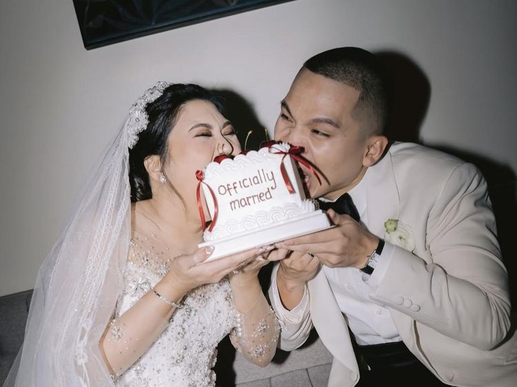 Seru! Cellos Botak dan Natasha Putri Cicip Kue dan Makan di Resto