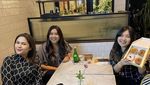 Seru! Cellos Botak dan Natasha Putri Cicip Kue dan Makan di Resto