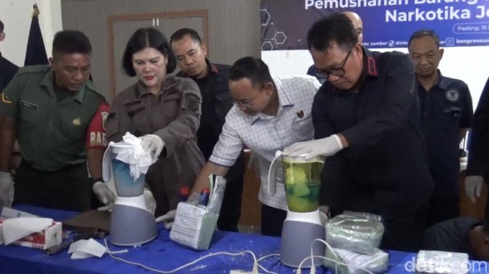 Suasana pemusnahan 6,8 kilogram sabu. (Jeka kampai/detikSumut)