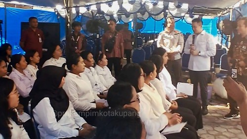 Wali Kota Kupang, Christian Widodo, saat memberikan arahan kepada peserta PPPK tahap II lingkup Pemkot Kupang.