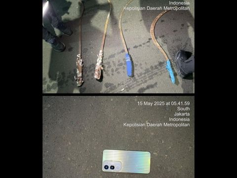 Tim Patroli Perintis Presisi Polda Metro Jaya menangkap 9 remaja yang terlibat tawuran di Jaktim. Sejumlah senjata tajam seperti celurit dan corbek disita. (dok Ist)