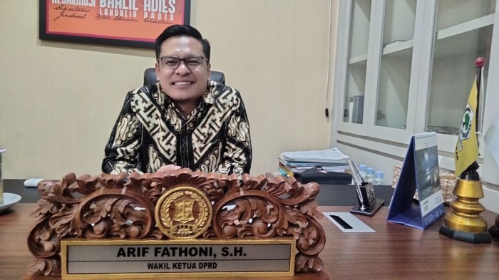 Wakil Ketua DPRD Kota Surabaya Arif Fathoni