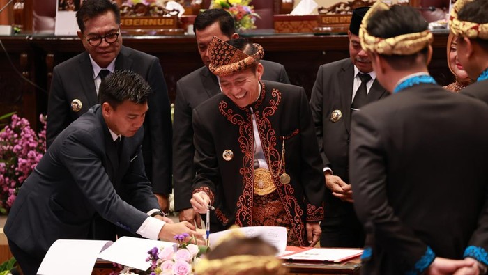 Wali Kota Palembang Ratu Dewa menghadiri rapat paripurna istimewa HUT Provinsi Sumatera Selatan ke-79