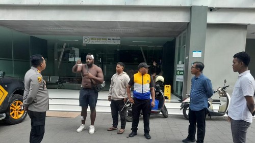 Brandon Joseph ditangkap seusai memukul Herlindo tanpa alasan, Kamis (15/5/2025). (Dok Polresta Denpasar).