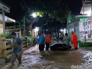 Banjir Rendam Majalengka, Warga Dievakuasi Pakai Perahu Karet