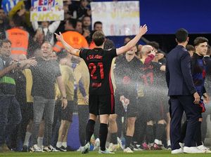 Flick, Mesin Penyemprot Air, dan Selebrasi Barca