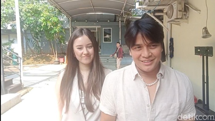 Billy Syahputra dan Vika saat ditemui di kawasan Jakarta.