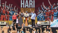 Dengan ketidakpastian ekonomi global yang masih berlangsung, badai PHK diperkirakan belum akan mereda dalam waktu dekat. Pemerintah, pelaku industri, dan masyarakat sipil perlu bersinergi mengatasi dampak sosial dan ekonomi, serta memastikan hak pekerja terlindungi dalam situasi krisis ini. ANTARA FOTO/Muhammad Adimaja