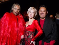 Gaya Unik nan Stylish BCL Padukan Siluet Kebaya Panjang Dengan Mini Skort