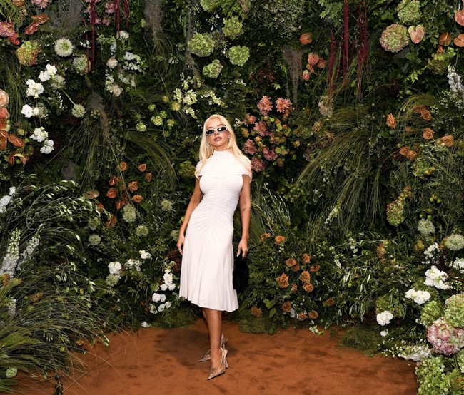 Namun, di balik pujian tersebut, spekulasi soal penggunaan suntikan pelangsing Ozempic kembali mencuat. Obat yang sejatinya ditujukan untuk penderita diabetes ini menjadi kontroversi setelah banyak selebriti dikabarkan menggunakannya untuk menurunkan berat badan. Foto: dok. Instagram @xtina