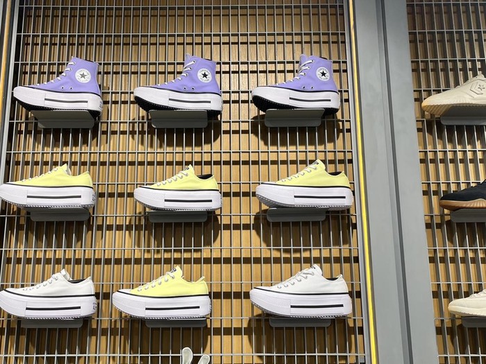 Converse baru saja merilis Chuck Taylor All Star Double Stack di Gerai Converse, Sky Bridge lantai 2, Grand Indonesia (15/5/2025). Converse baru saja merilis Chuck Taylor All Star Double Stack di Sky Bridge lantai 2, Grand Indonesia (15/5/2025).