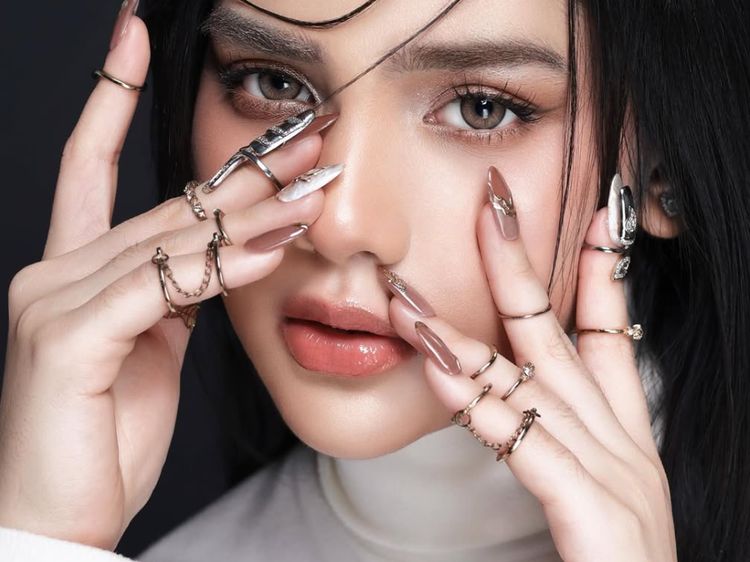 6 Foto Davina Karamoy di Pemotretan Terbaru, Manglingi Bak Eonni Korea