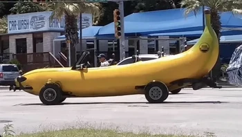 Bukan babana boat tapi banana car. Foto: Reddit rpty via BrightSide