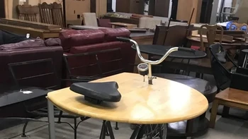 Desainernya bingung mau bikin sepeda atau meja. Foto: Reddit windswepthills via BrightSide