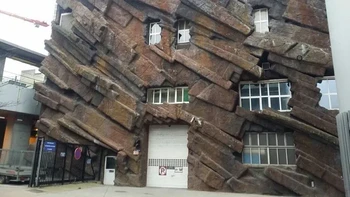 Konsep rumah ini sepertinya hunian bernuansa pegunungan. Foto: Reddit PlochFX via BrightSide