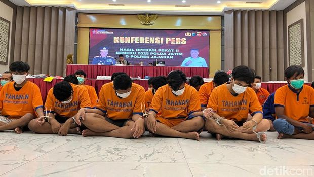 Dirreskrimum Polda Jatim Kombes Farman saat rilis di Polda Jatim