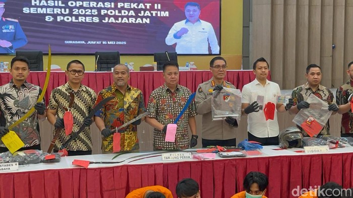 Dirreskrimum Polda Jatim Kombes Farman saat rilis di Polda Jatim