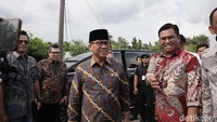 Mereka disambut oleh Pemimpin Redaksi detikcom Alfito Deanova Ginting. Yandri disambut Tari Rampak Bedug yang ditampilkan Sanggar Yudha Asri binaan Dinas Pendidikan dan Kebudayaan Kabupaten Serang.