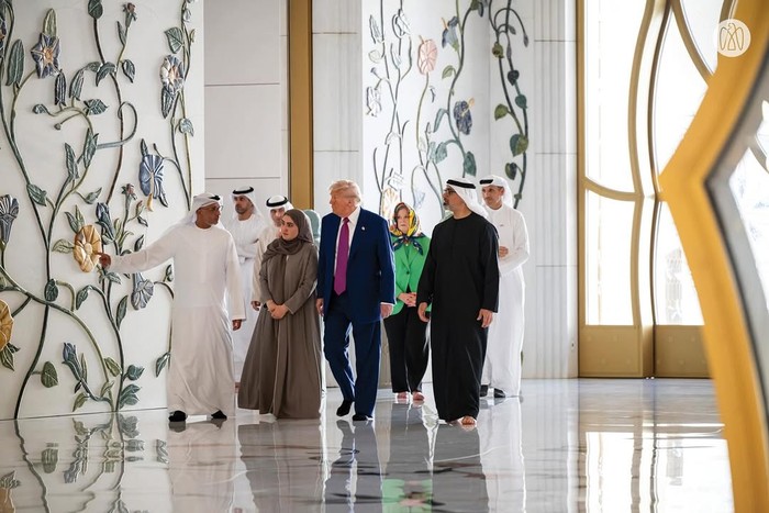 Donald Trump di Masjid Agung Sheikh Zayed Donald Trump di Masjid Agung Sheikh Zayed