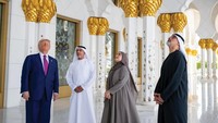 Trump dan delegasi pendampingnya menjelajahi aula dan halaman luar masjid. Mereka diberi arahan tentang upaya Pusat Masjid Agung Sheikh Zayed dalam menyebarkan nilai-nilai Islam dan memperkuat pertukaran lintas budaya dan peradaban di seluruh dunia.