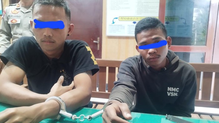 Dua pelaku penjambretan HP saat diamankan di Polsek Kretek, Bantul. Foto diunggah Jumat (16/5/2025).
