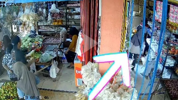 Emak-emak curi beras dan lpg di Ngawi