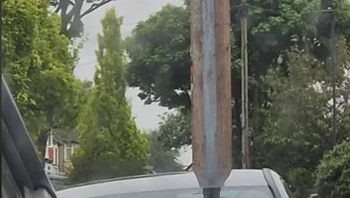 Tenang... mobil ini aman tidak terjadi apapun... Foto: Reddit