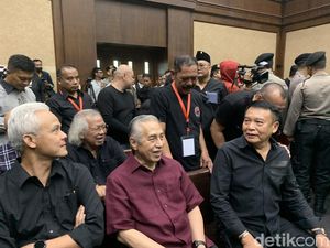 Video: Ganjar, Panda Nababan hingga TB Hasanuddin Hadiri Sidang Hasto
