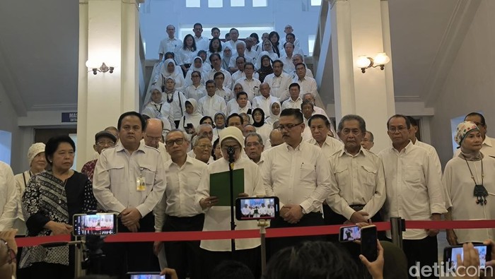 Dihadiri 70 Profesor, Perwakilan Guru Besar FKUI Bacakan Tuntutan soal Pendidikan Dokter