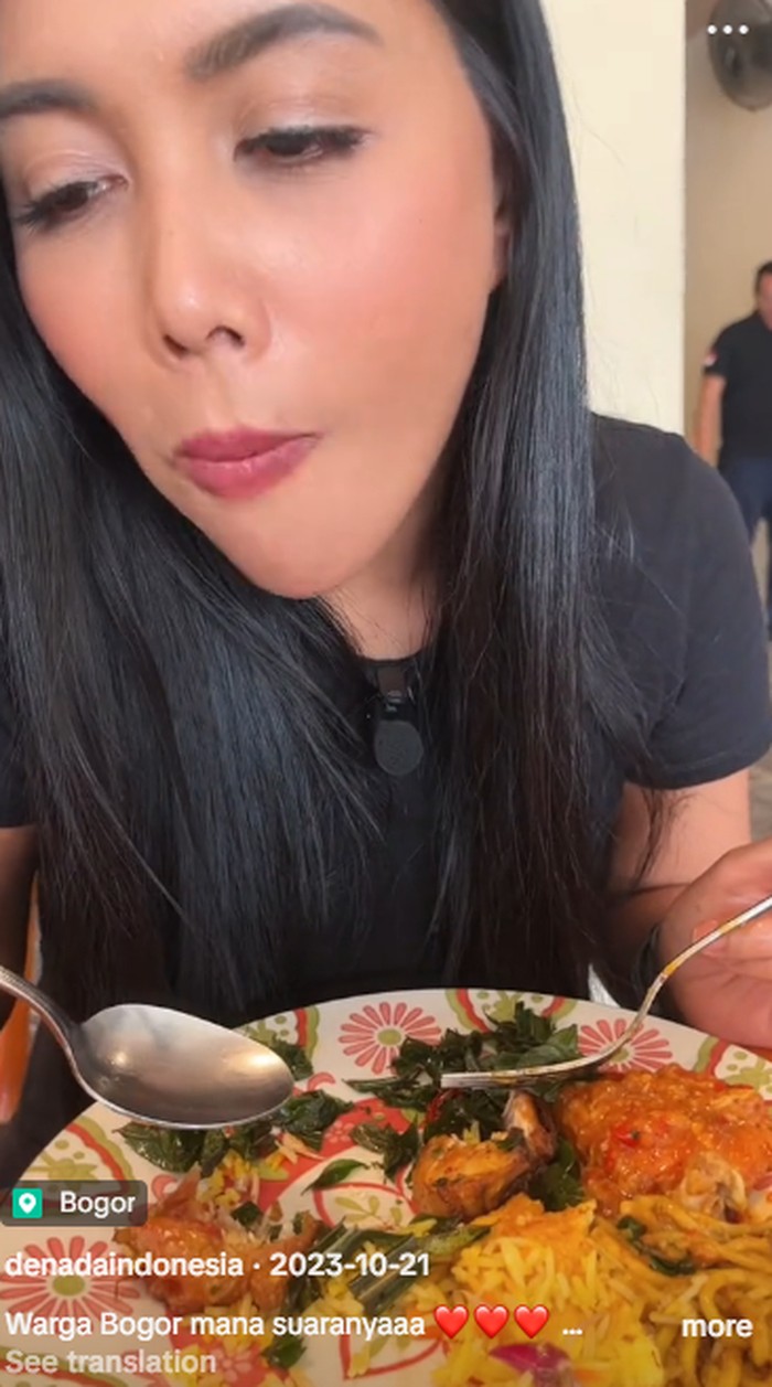 Hobi Kulineran, Denada Tambunan Cicip Ayam Tangkap dan Bakso Soimah Hobi Kulineran, Denada Tambunan Cicip Ayam Tangkap dan Bakso Soimah