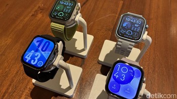 Smartwatch di bagian bawah adalah Huawei Watch Fit 4, dan di bagian atas adalah Watch Fit 4 Pro. Foto: Virgina Maulita Putri/detikINET