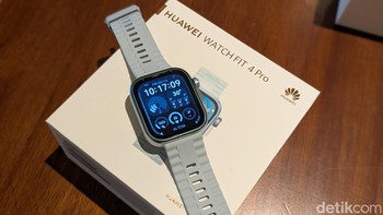 Smartwatch ini dilengkapi baterai yang dapat bertahan maksimal hingga 10 hari. Pengisian daya hingga penuh membutuhkan waktu 60 menit. Foto: Virgina Maulita Putri/detikINET