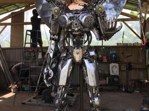 Keren! Warga Tegal Ini Raup Cuan Sulap Onderdil Bekas Jadi Robot