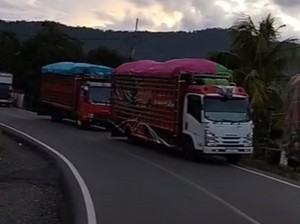 Jalan Trans Sulawesi di Bolaang Mongondow Amblas, Lalin Macet 3 Km