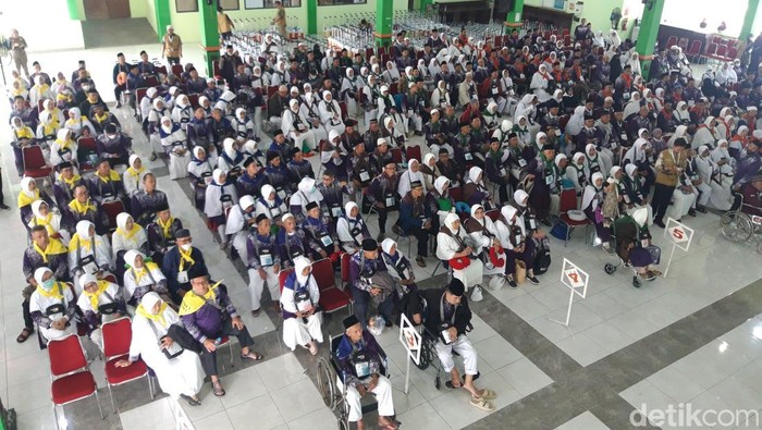 Jemaah calon haji Embarkasi Solo, Jumat (16/5/2025).