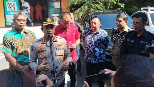Kabid Humas Polda Bali, Kombes Ariasandy, memberikan keterangan pers di kantornya, Jumat (16/5/2025). (Dok. Polda Bali)