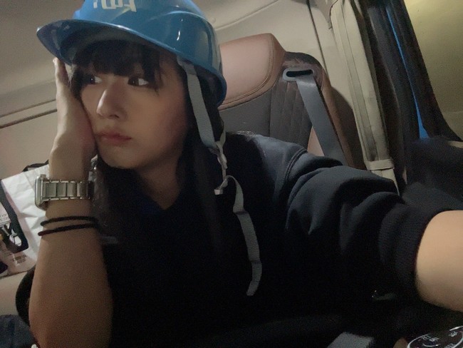 Kana sering mendokumentasikan kesehariannya sebagai supir truk di YouTube “Track Girl Kanachannel”. Ia mengungkap kehidupannya di industri yang didominasi pria. Foto: Twitter @t_r777k