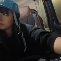 Kana sering mendokumentasikan kesehariannya sebagai supir truk di YouTube “Track Girl Kanachannel”. Ia mengungkap kehidupannya di industri yang didominasi pria. Foto: Twitter @t_r777k